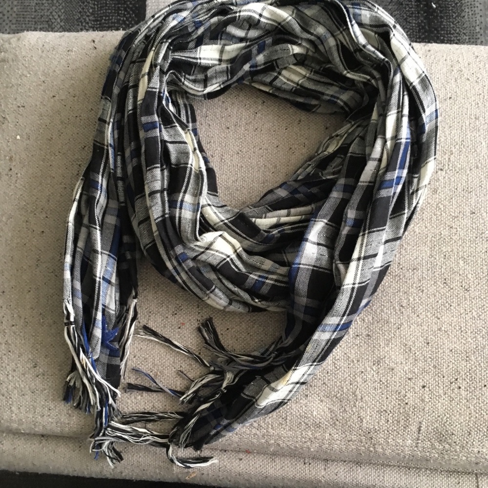 ❄️SNOW SALE❄️ Plaid American Eagle Tassel Scarf